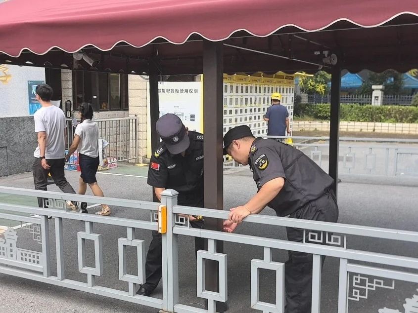 C:/Users/Administrator/Desktop/臺風“貝碧嘉”來襲，南京保安積極應對，“守”護萬家團圓！/4.jpg4