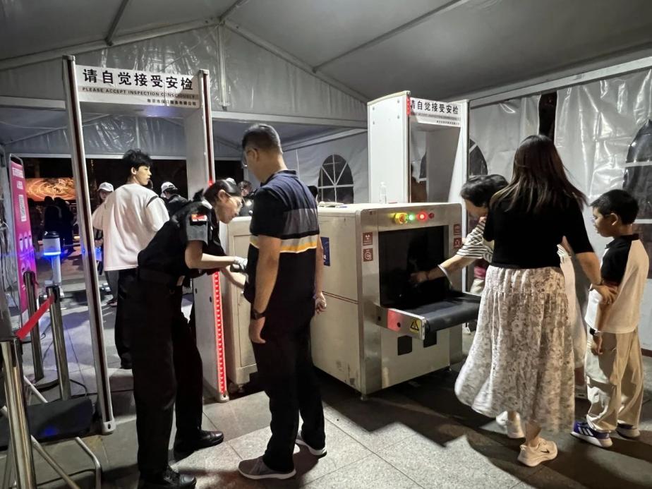 C:/Users/BA/Desktop/“安保鐵軍、硬核保障”2024系列報(bào)道四十三——月滿中秋，南京市保安服務(wù)有限公司圓滿護(hù)航“2024 南京森林音樂會(huì)”/4.jpg4