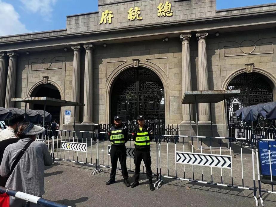 C:/Users/Administrator/Desktop/臺風“貝碧嘉”來襲，南京保安積極應對，“守”護萬家團圓！/7.jpg7